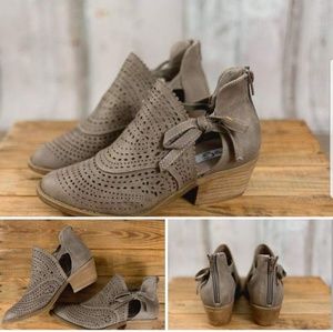 Very G Cici ankle booties